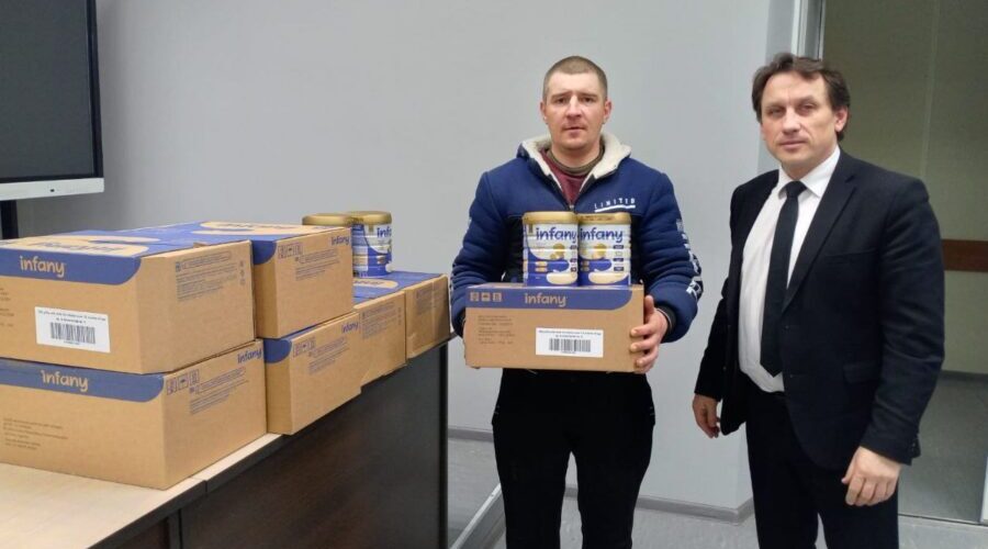 Климовские семьи получили детскую смесь