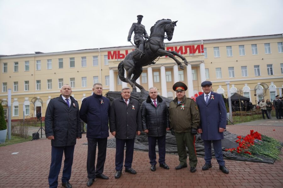 Брянский губернатор Богомаз принял участие в открытии памятника Рокоссовскому в Гомеле