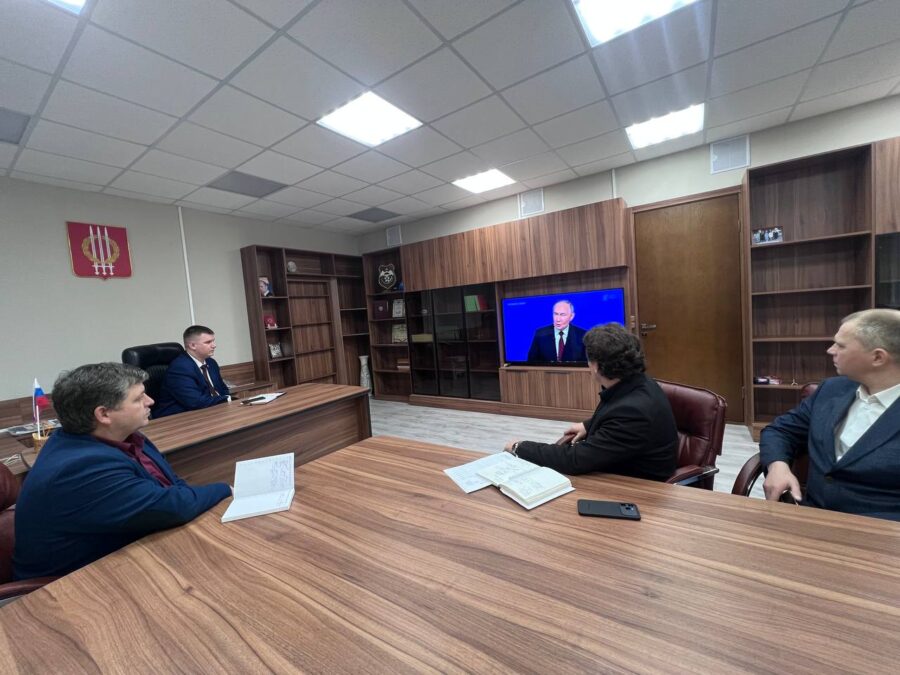 Климовчане внимательно слушают ответы на вопросы президента