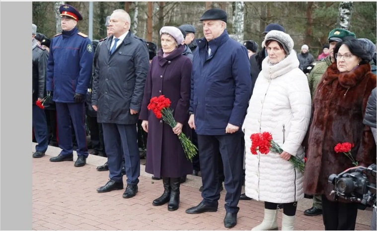В Брянске провели торжественную церемонию в День Героев Отечества