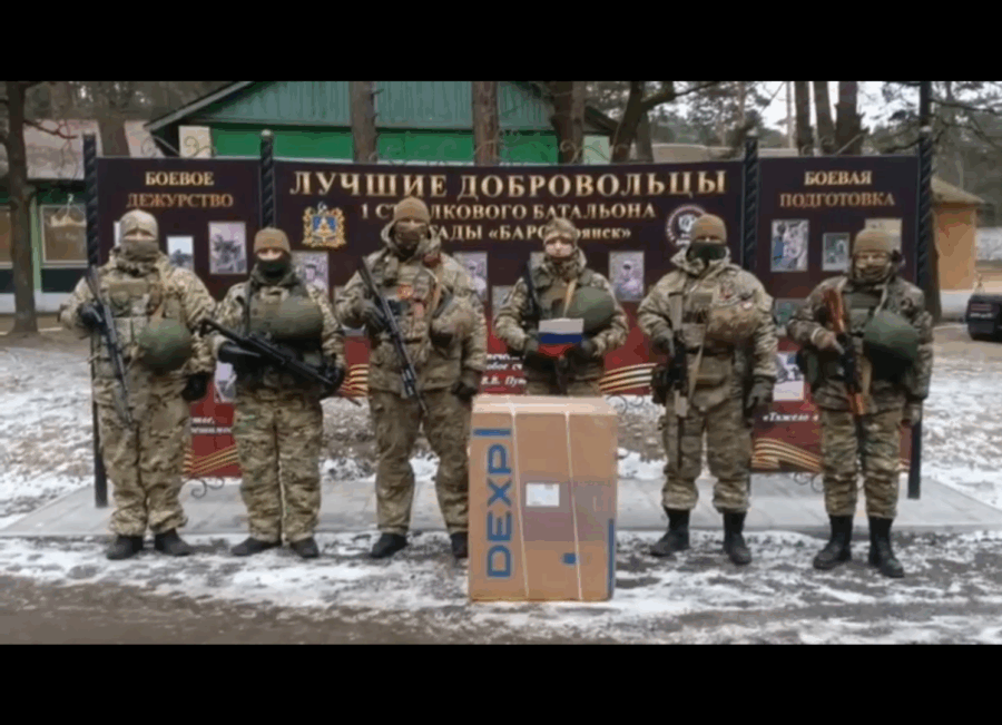 Бойцы «БАРС-Брянск» выразили благодарность командиру Сергею Антошину за подарки