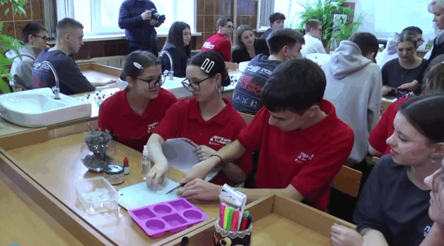 В Брянской области стартовал проект «Наука Первых» с экспериментами и роботами