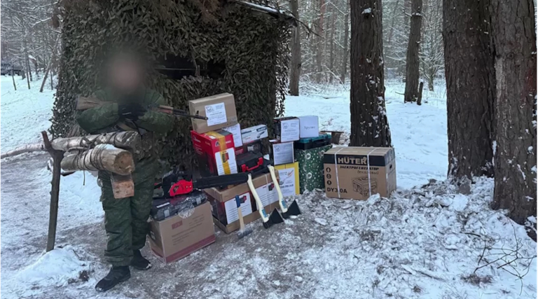 Полицейские из Брянска передали гумпомощь бойцам СВО на Курщине