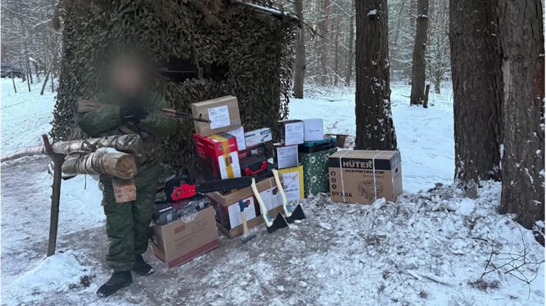 Полицейские из Брянска передали гумпомощь бойцам СВО на Курщине