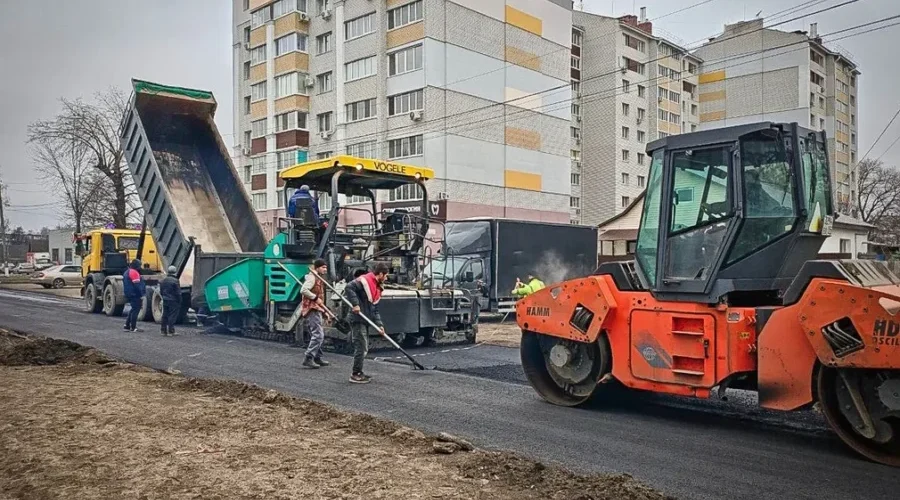 В Брянске на улице Куйбышева уложили слой асфальта