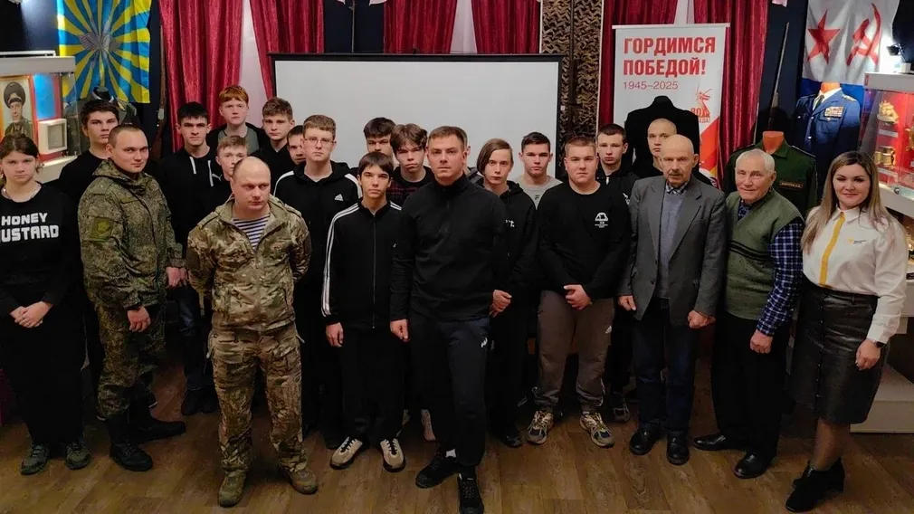 Накануне Дня Героев Отечества проходят встречи с Героями спецоперации