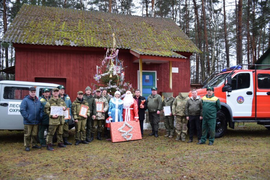 Сотрудники Лесопожарной службы поддержали защитников Климовского района