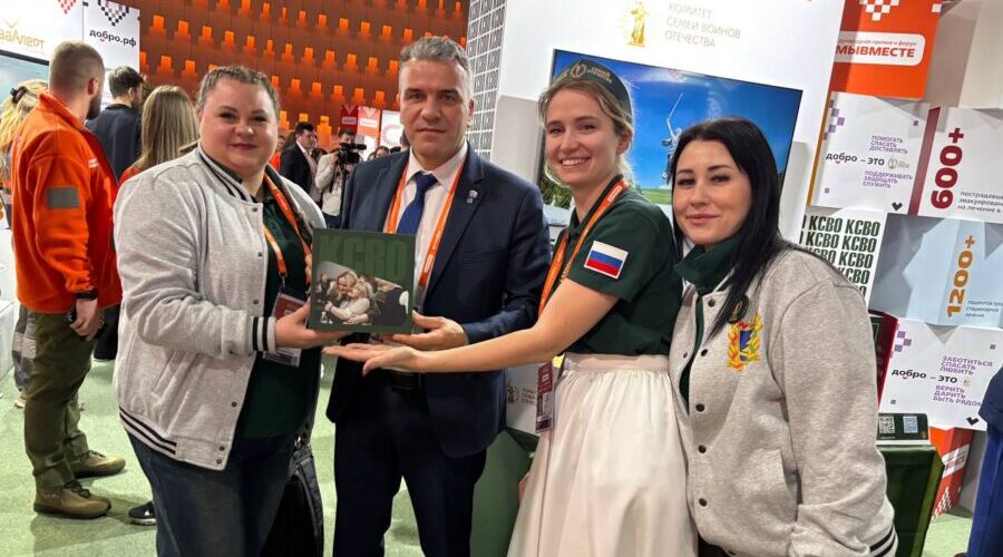 Брянская делегация посетила «Площадь добрых дел» на форуме