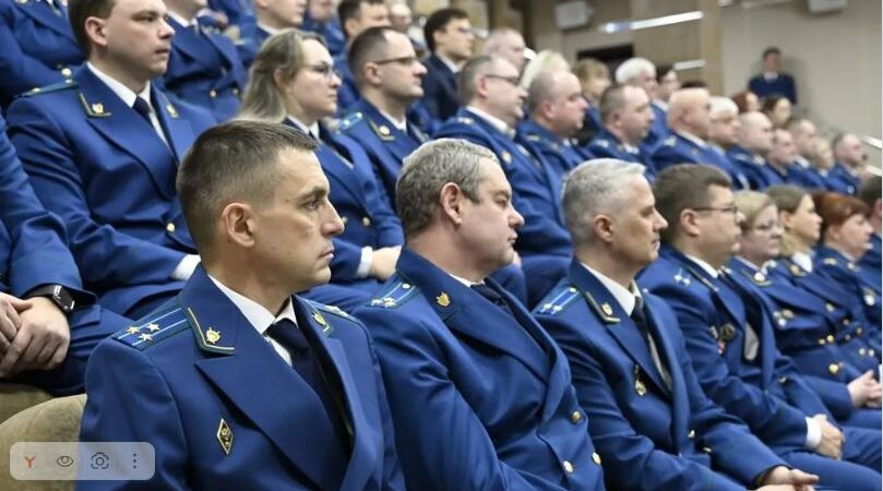 Губернатор Александр Богомаз поздравил сотрудников и ветеранов прокуратуры