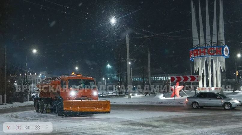 Для очистки Брянска от снега привлекли дополнительную технику