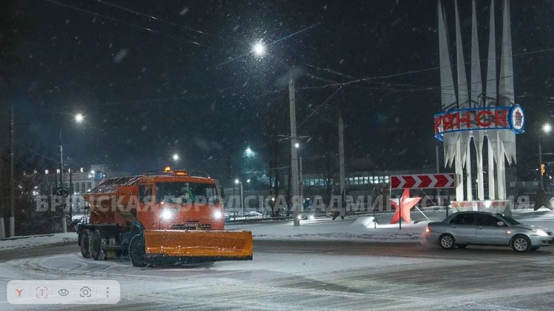 Для очистки Брянска от снега привлекли дополнительную технику