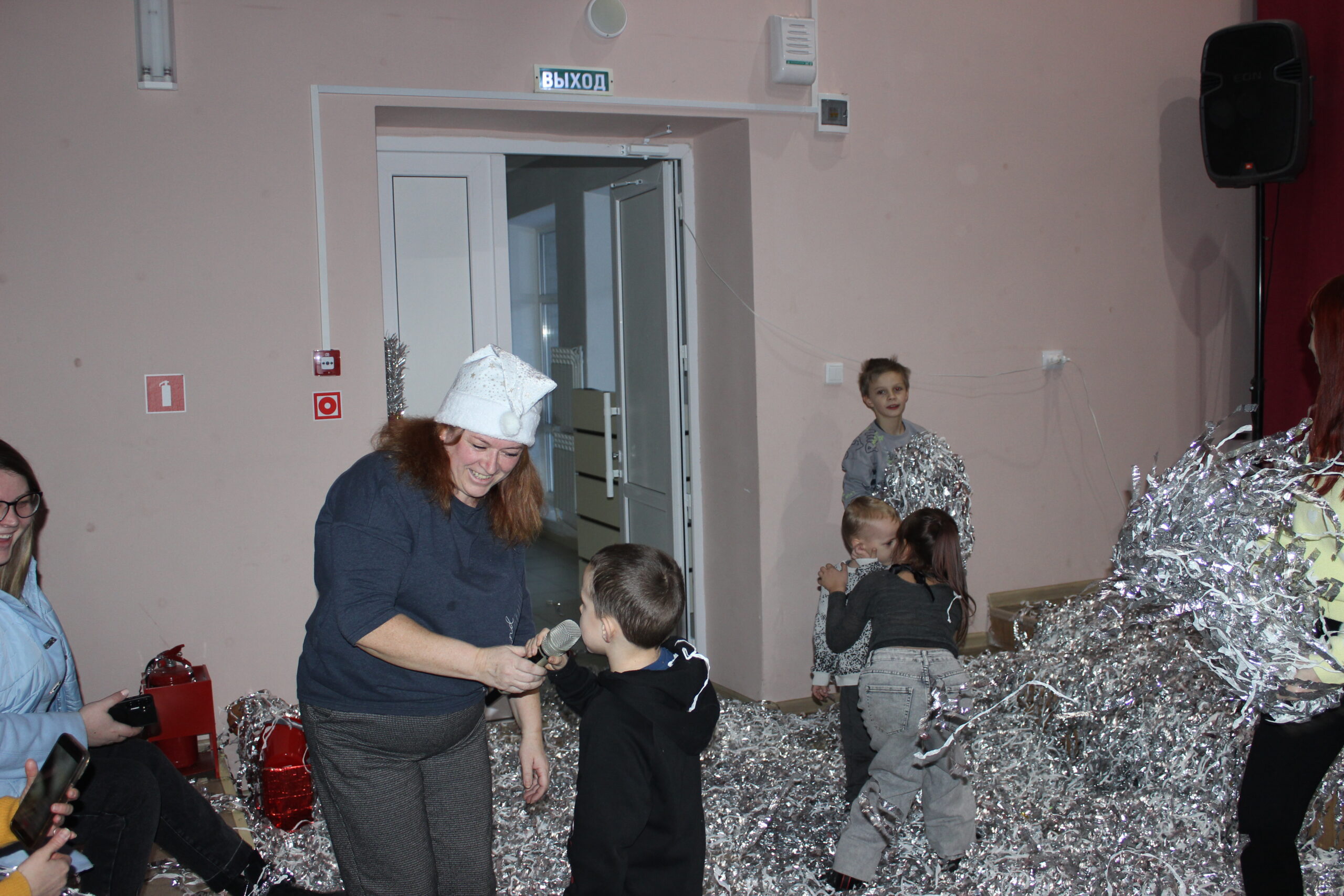 В Климовском Доме культуры руководители кружковой работы организовали детям «Новогоднее настроение»