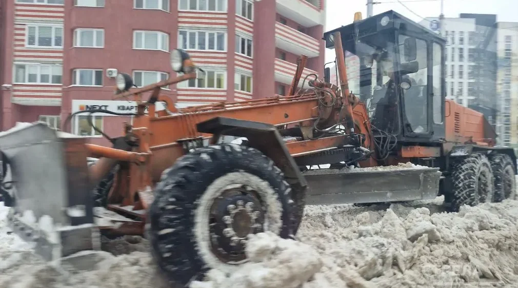 Дороги Брянска сегодня от снега чистит 68 единиц техники