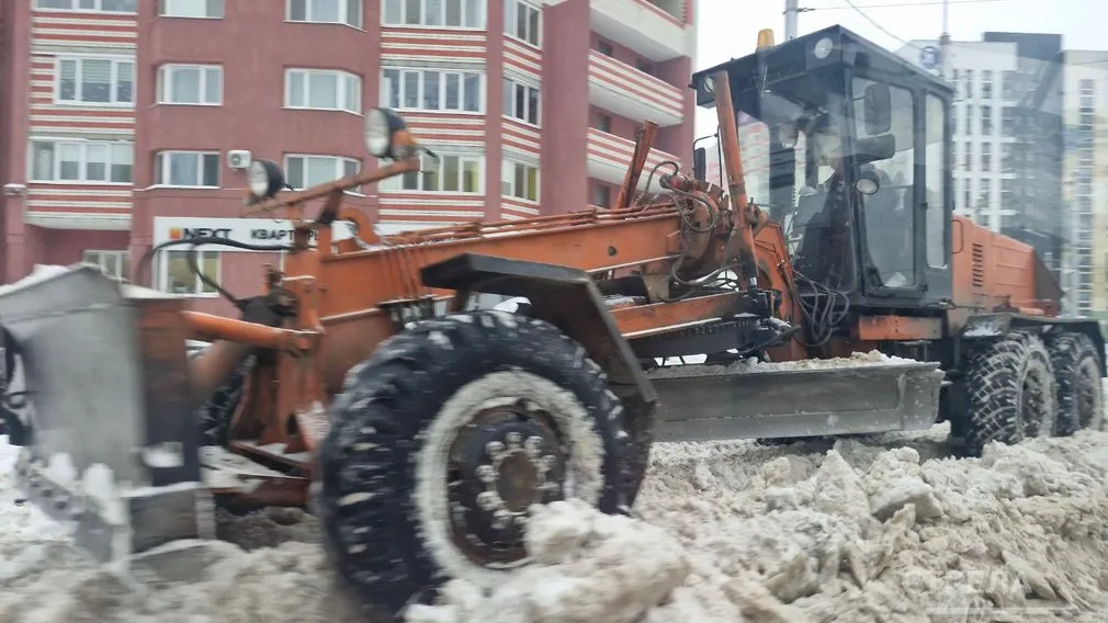Дороги Брянска сегодня от снега чистит 68 единиц техники