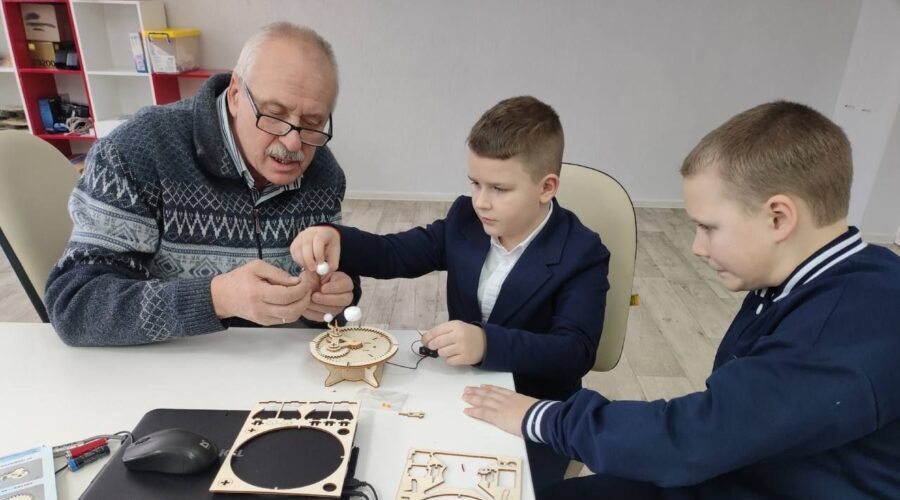 Юные инженеры из Климовской школы № 3 «запустили планеты»