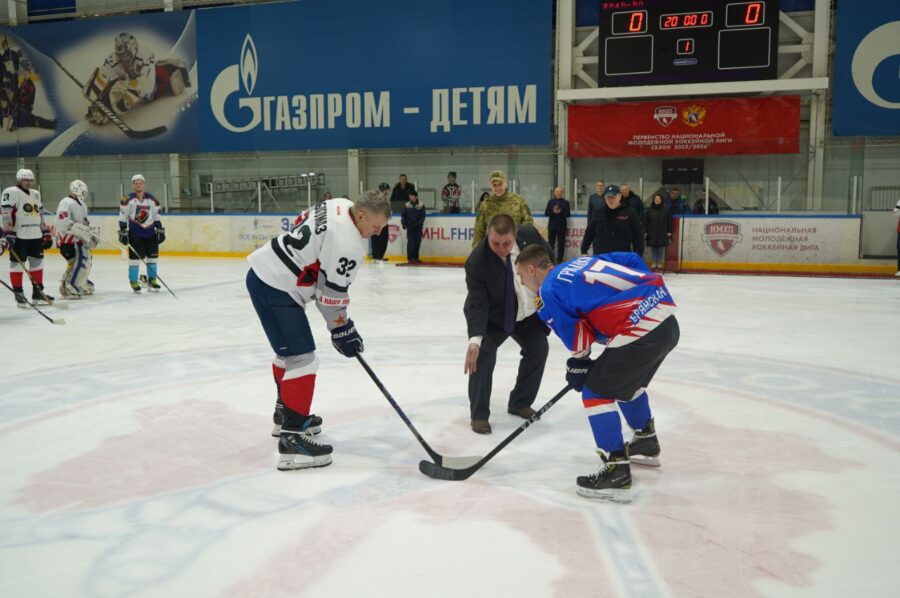 В Брянске состоялся хоккейный матч, который символизирует единство поколений