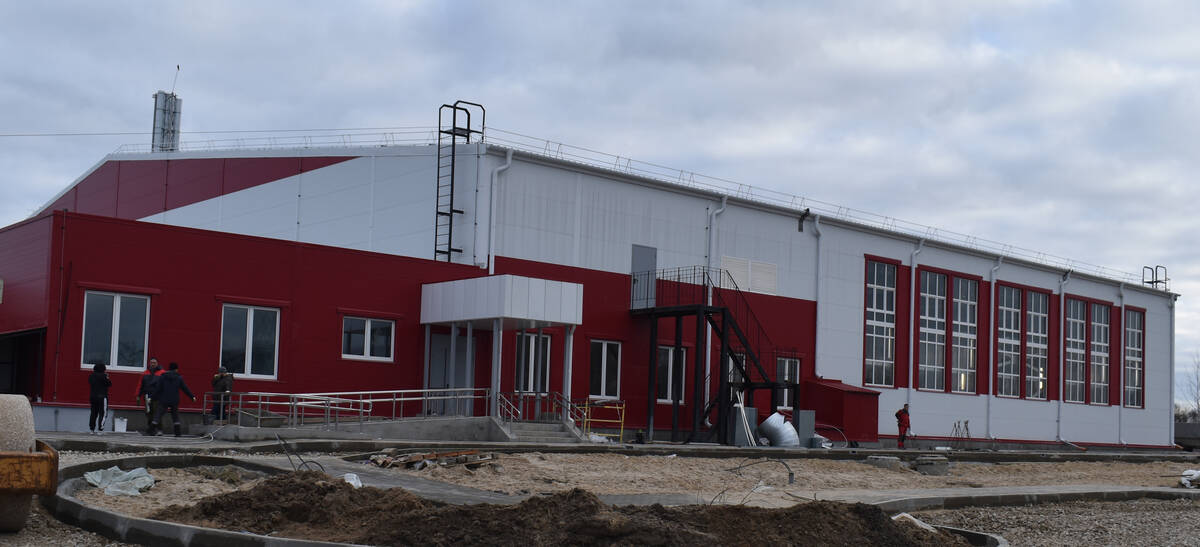 В Клетне новый спорткомплекс с бассейном готовится к открытию