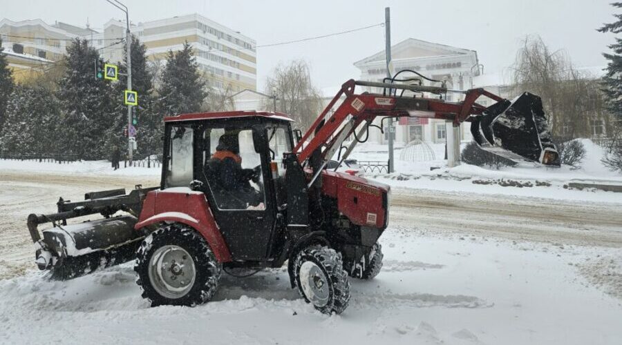 За ночь специалисты привели в порядок центральные дороги