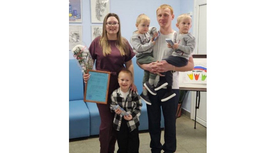 На Брянщине жилищный сертификат вручён многодетной семье из Клетнянского района