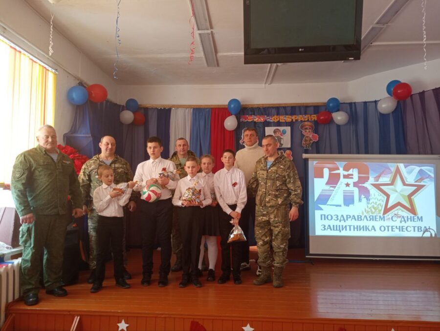 Климовские десантники разделили праздник с детьми