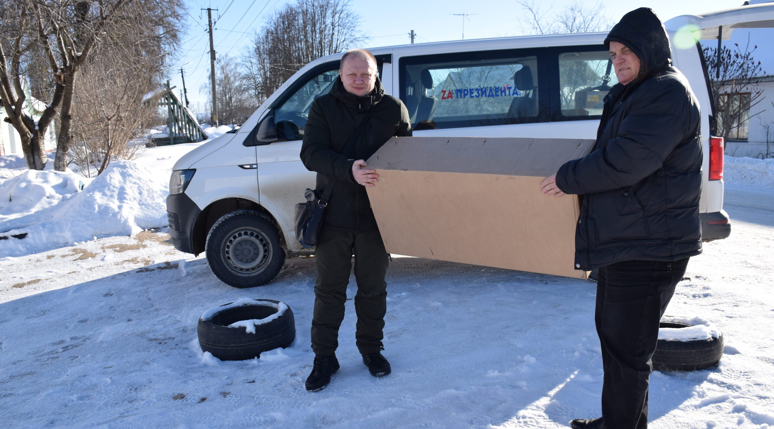 Блогер Роман Донецкий в рамках «Елки желаний» вручил подарок мальчику из приграничного Климово