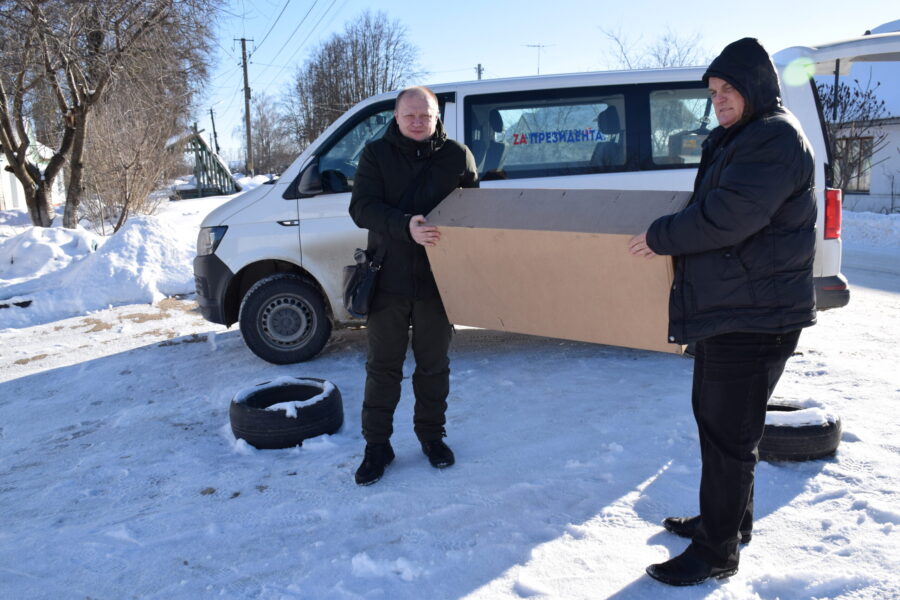 Блогер Роман Донецкий в рамках «Елки желаний» вручил подарок мальчику из приграничного Климово