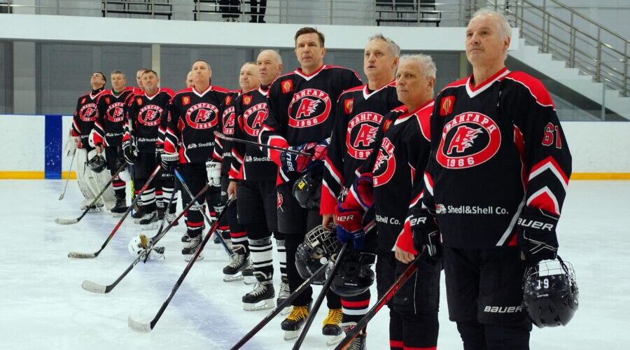 Ветераны хоккея на климовском льду выявили сильнейшую команду