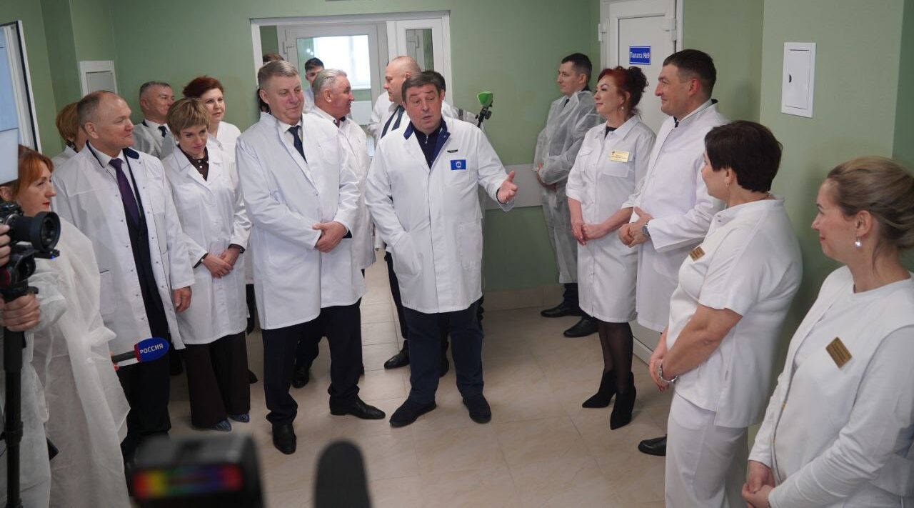 Александр Богомаз посетил терапевтический корпус Почепской ЦРБ