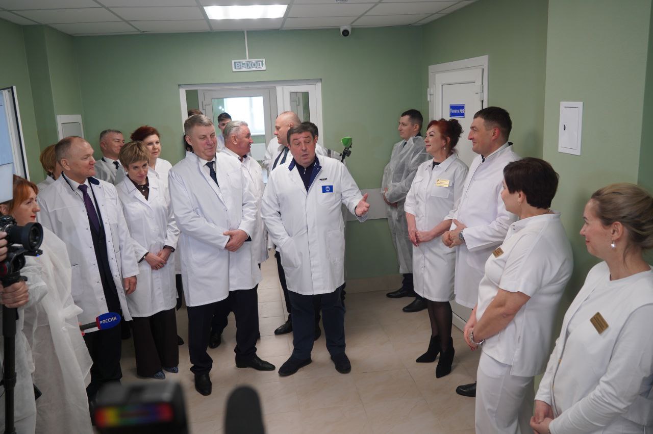 Александр Богомаз посетил терапевтический корпус Почепской ЦРБ