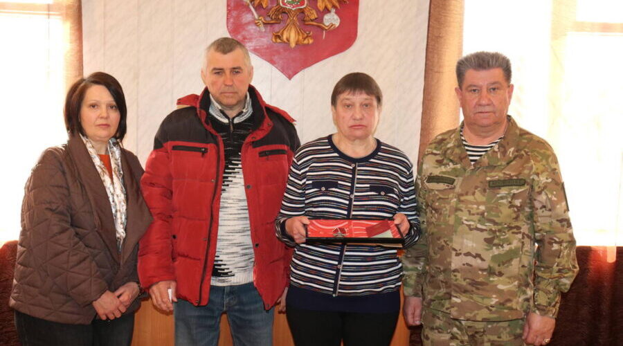 На Брянщине в Стародубе матери защитника Отечества вручён орден Мужества (посмертно)