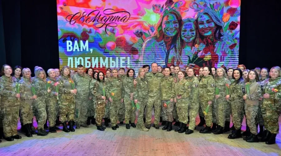 Женщин из «БАРС-Брянск» поздравили с наступающим праздником