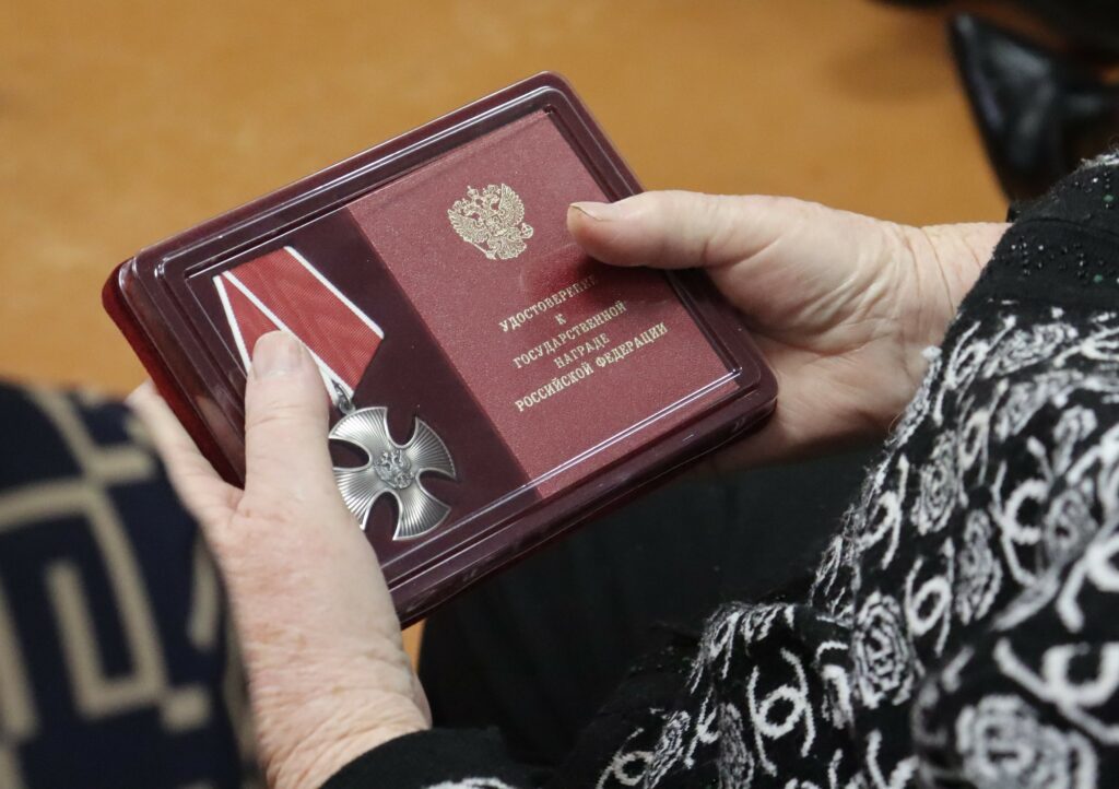 Награды передали семьям погибших героев