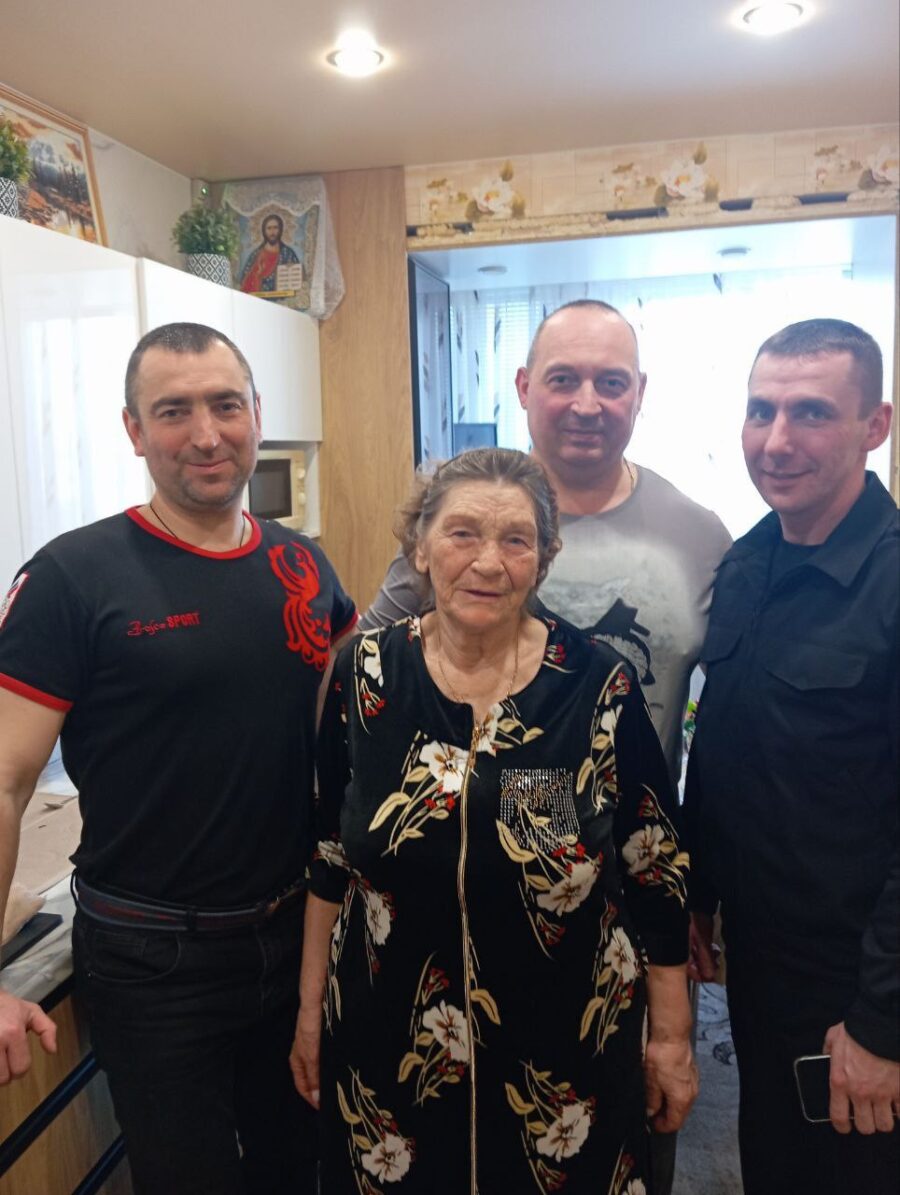 Представители Десантного братства Климовского района побывали  в гостях у Нины Григорьевны Стромовой