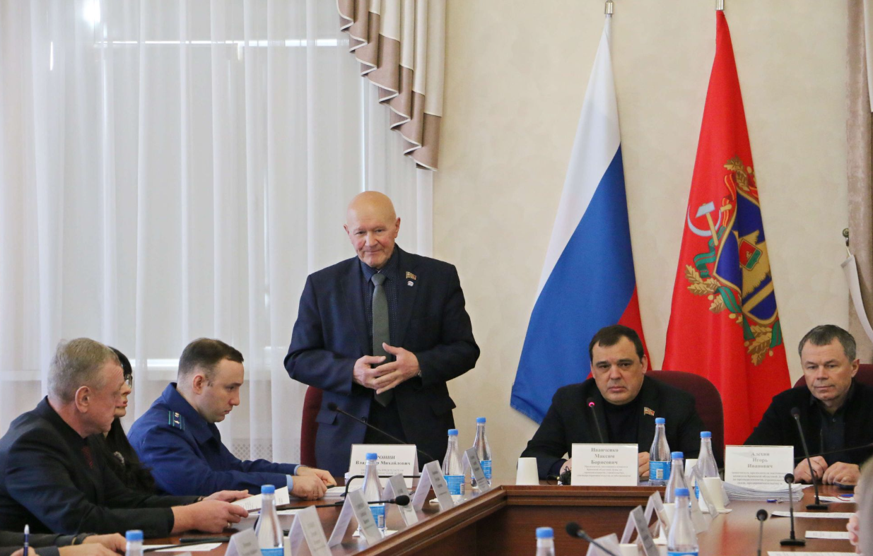 Депутаты подвели итоги работы потребительского рынка