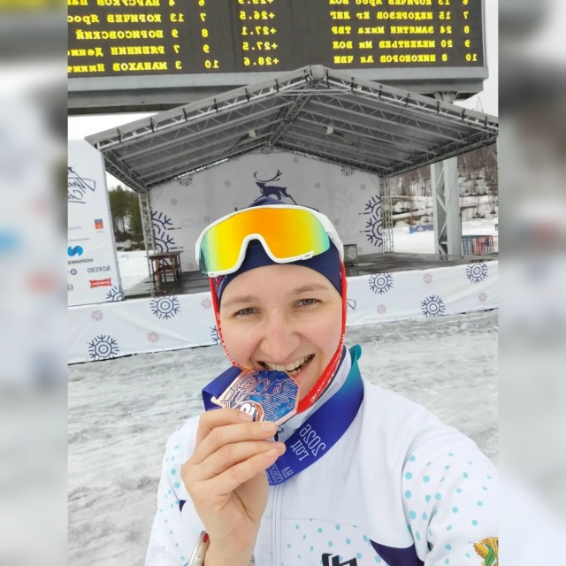 Брянская лыжница Наталья Есипова завоевала бронзу соревнований в Мурманске