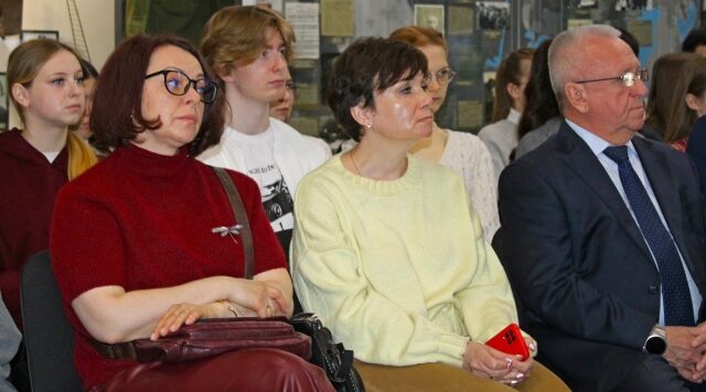 В «Партизанской поляне» открылась выставка «И гаснет мир. И отлетают души…