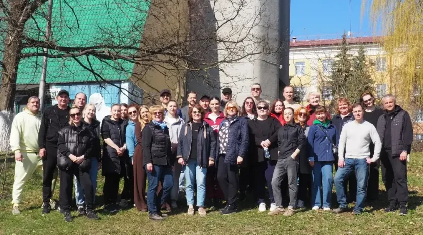 В Брянске в Саду Победы прошёл субботник