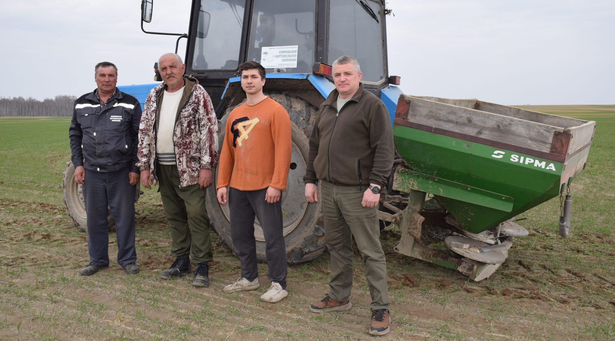 В хозяйствах Климовского района приступили к подкормке пшеницы