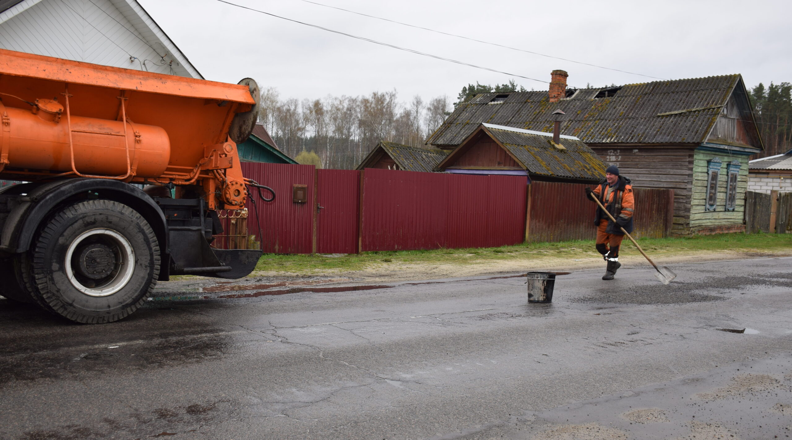В Климовском районе ведётся ямочный ремонт дорог