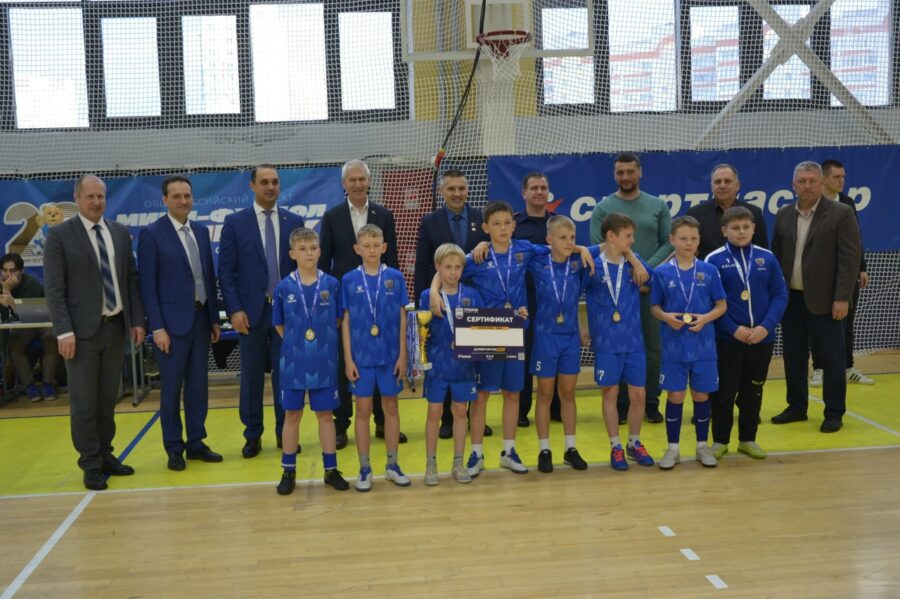 В Брянске прошли финальные игры «Спортмастер-Кубок городов» по мини-футболу