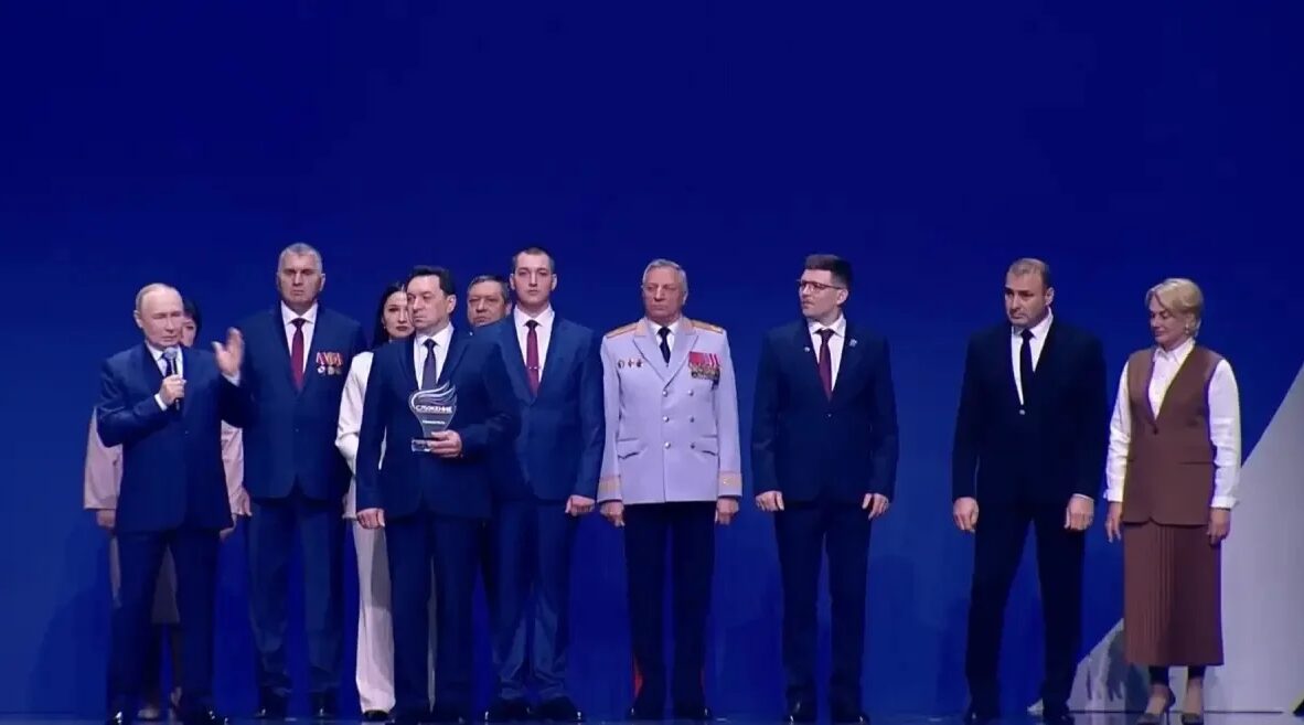 Владимир Путин наградил Александра Подольного за проект помощи жителям приграничья 