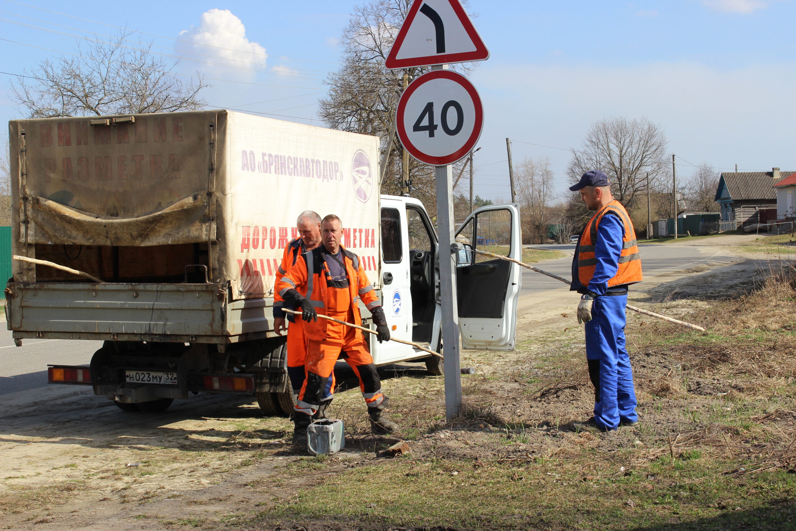 В Климовском районе идут весенние дорожные работы.