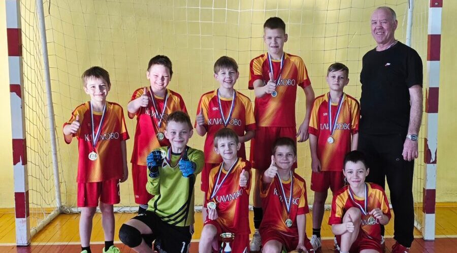 Юные футболисты защитили честь Климовской спортшколы