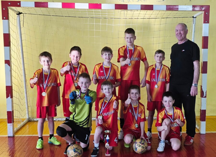 Юные футболисты защитили честь Климовской спортшколы