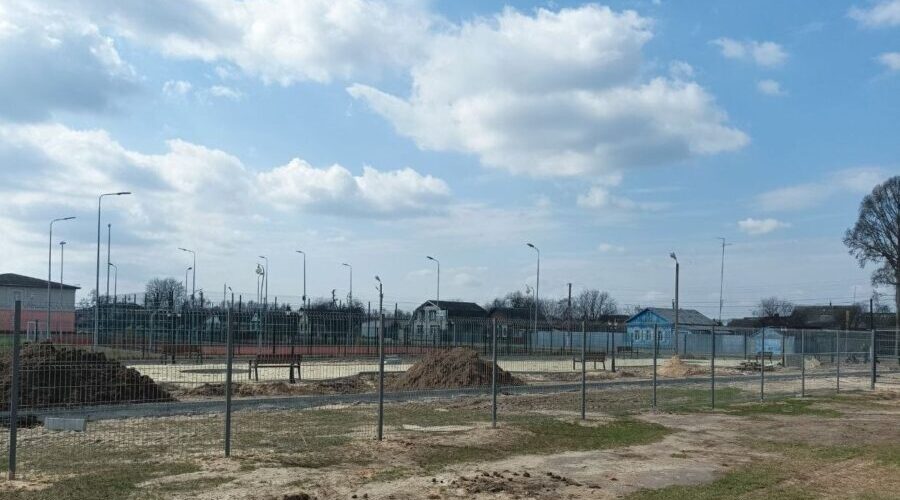 В поселке Климово завершаются работы по обустройству сквера