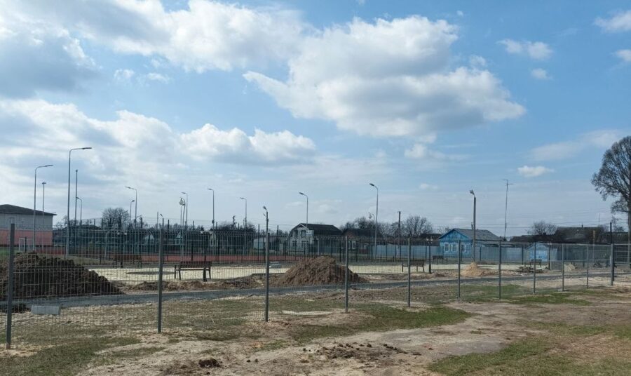 В поселке Климово завершаются работы по обустройству сквера