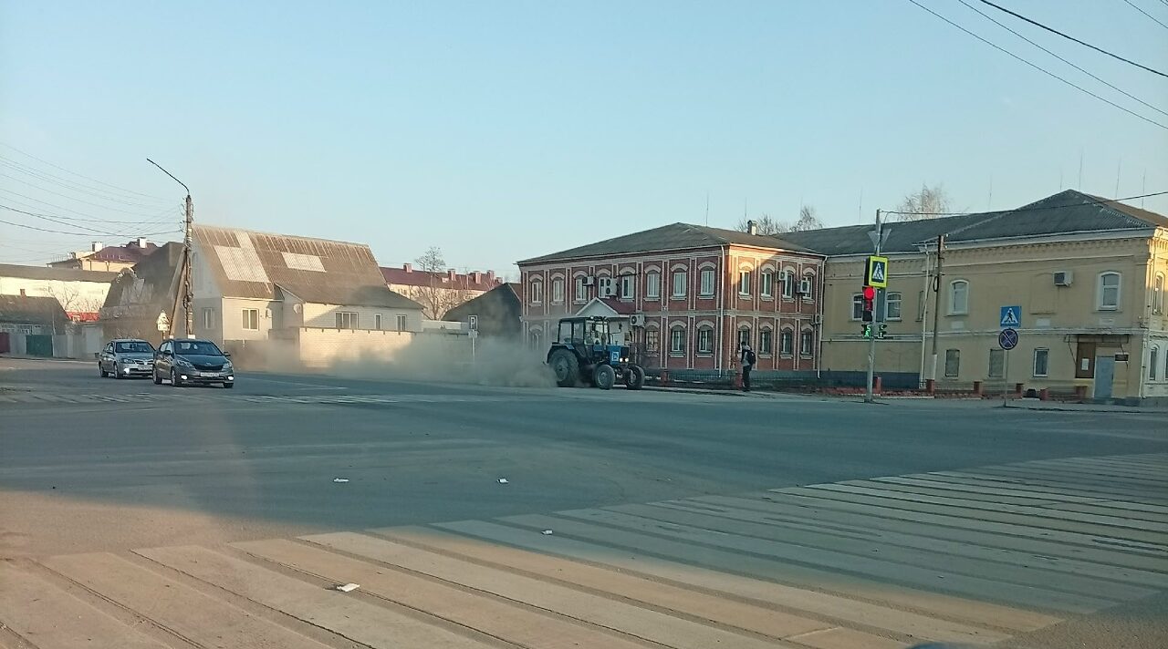 В Климово продолжают работу по уборке улиц