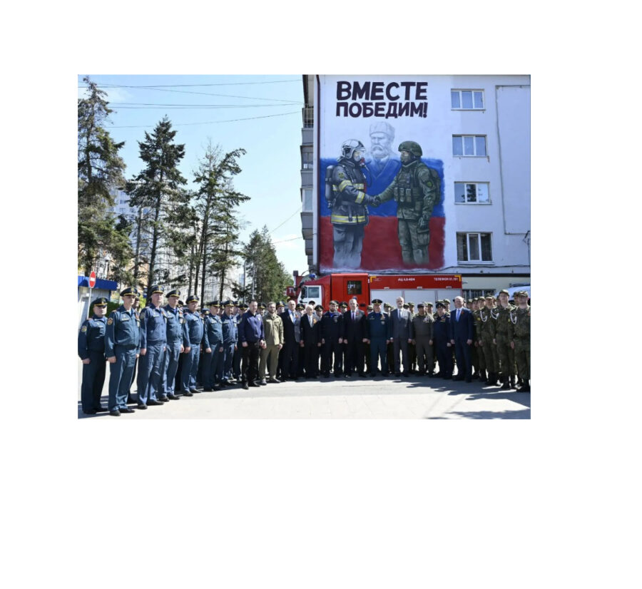 В Брянске на площади Партизан открыли мурал «Вместе победим!»