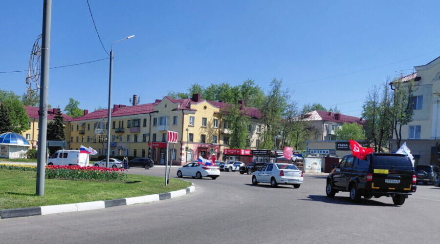 В Фокинском районе Брянска накануне Дня Победы прошли митинг и автопробег