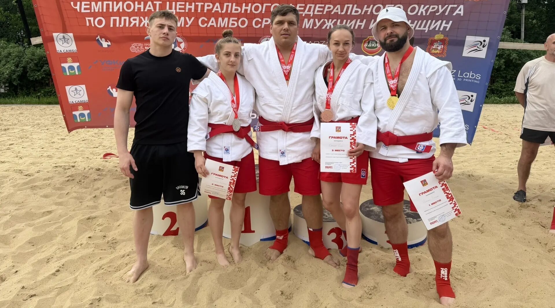 Брянцы привезли с чемпионата ЦФО по пляжному самбо 5 медалей